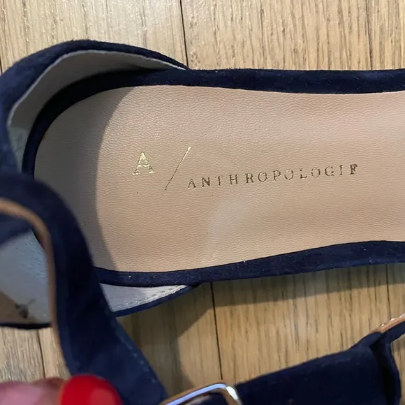 NWOT - ANTHROPOLOGIE “Elenore” Navy Blue Suede T-Strap Sandals with Bows / Sz 9