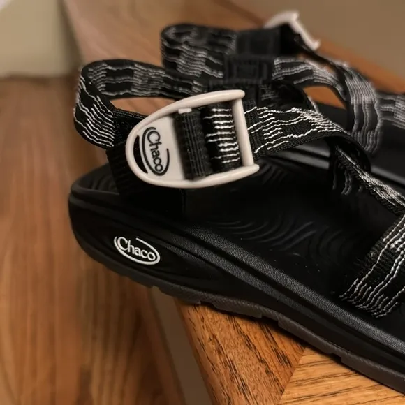 NWOT CHACO Z Cloud Hiking Strappy Classic Sandals Black White Size 10