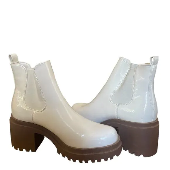 NWOT Diba Boots Womens 9.5 CHELSEA Patent Leather Chunky Platform Pull On Cream
