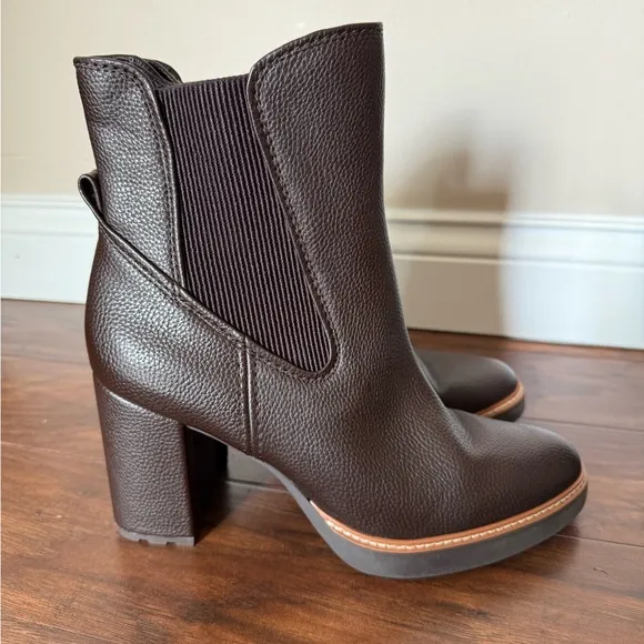 NWOT Elegant Brown Faux Leather Ankle Boots by Naturalizer-Size 10