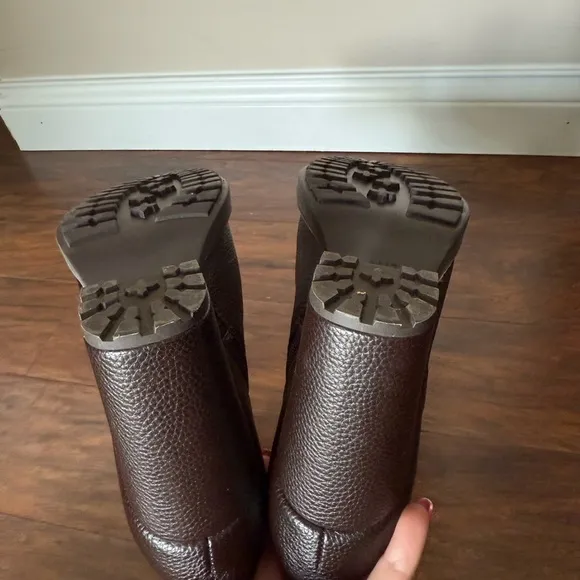 NWOT Elegant Brown Faux Leather Ankle Boots by Naturalizer-Size 10