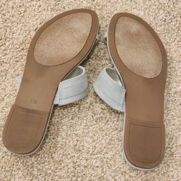 NWOT Guess Blue sandals
