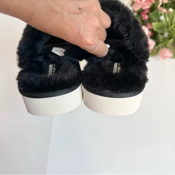 NWOT Koolaburra by UGG Fuzz-On Black Faux-Fur Slide Sandals