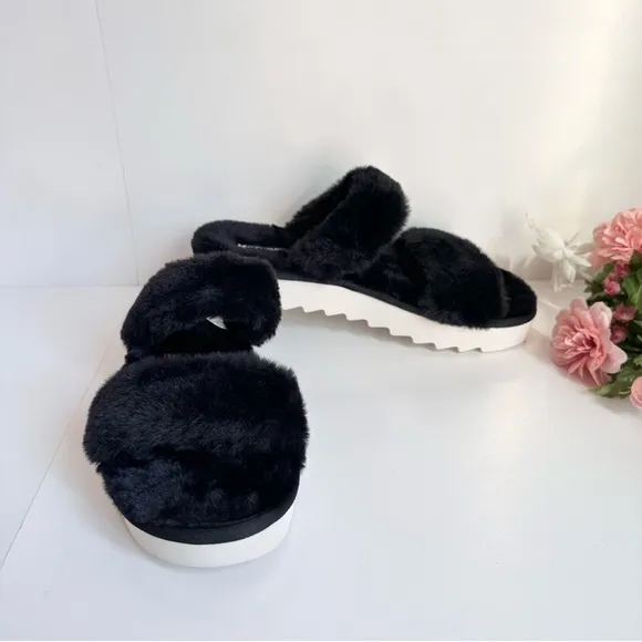 NWOT Koolaburra by UGG Fuzz-On Black Faux-Fur Slide Sandals