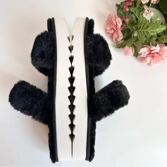 NWOT Koolaburra by UGG Fuzz-On Black Faux-Fur Slide Sandals