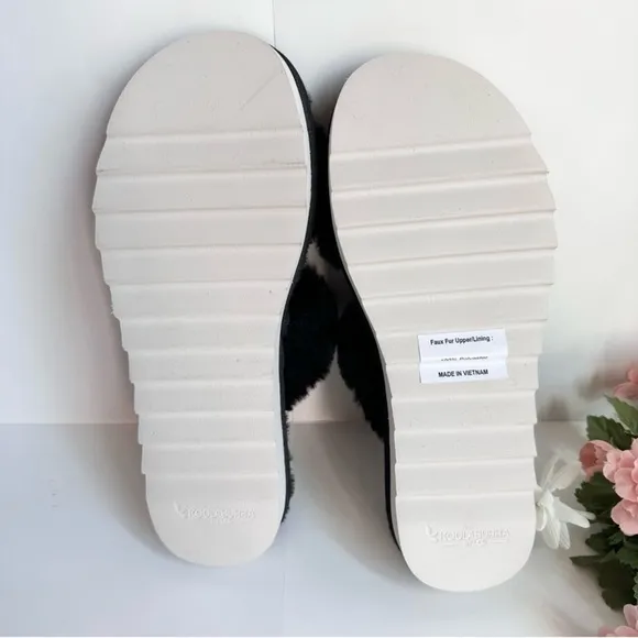 NWOT Koolaburra by UGG Fuzz-On Black Faux-Fur Slide Sandals