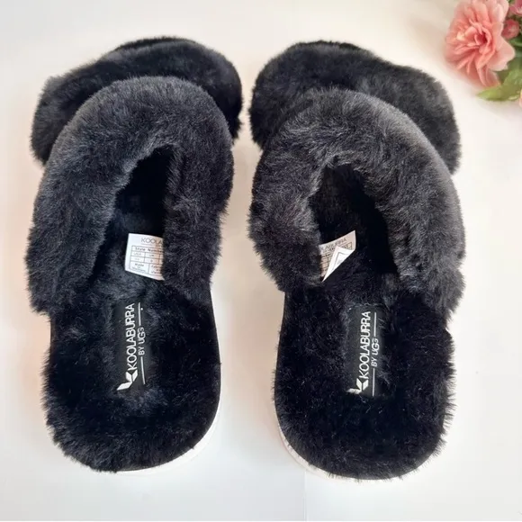 NWOT Koolaburra by UGG Fuzz-On Black Faux-Fur Slide Sandals