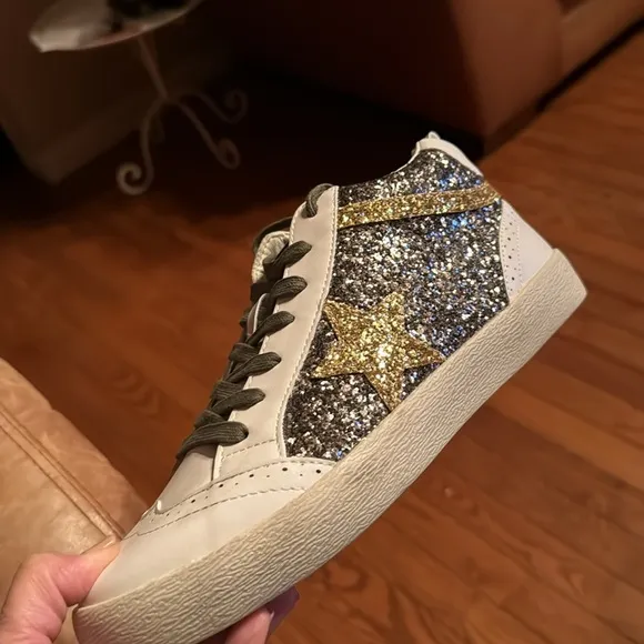 NWOT • Mi.iM • Daisy Rubber Sole Lace-up Mid Star Sneakers • Glitter • Size 8.5
