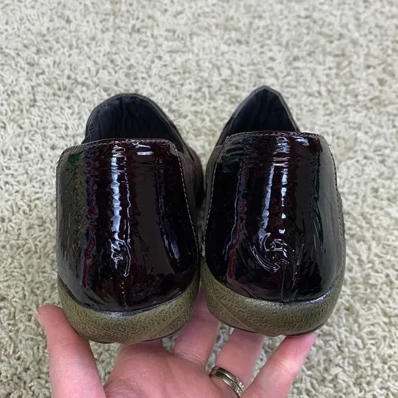NWOT Naot brown leather Koru Miro slip on flats sz 40