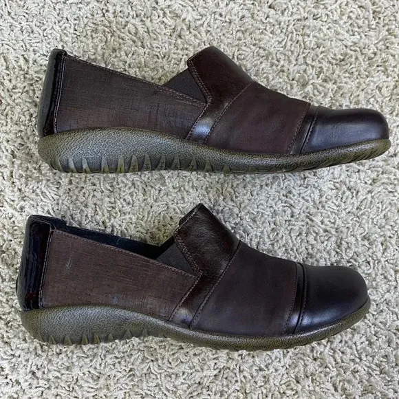 NWOT Naot brown leather Koru Miro slip on flats sz 40