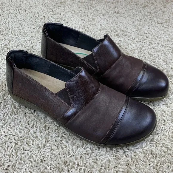 NWOT Naot brown leather Koru Miro slip on flats sz 40