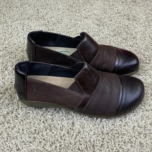 NWOT Naot brown leather Koru Miro slip on flats sz 40