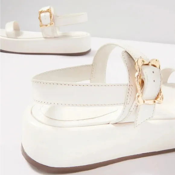 NWOT SCHUTZ Wavy Flatform Sandals - size 7.5