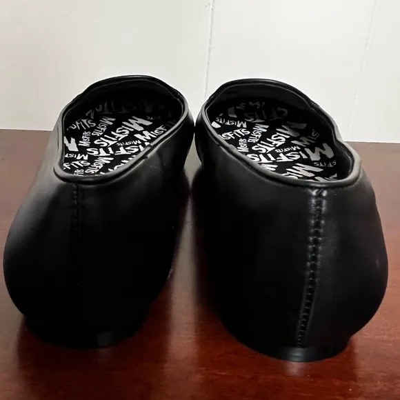 NWOT STRANGE CULT x MISFITS band Lydia slip on Flats black &amp; white goth punk  10