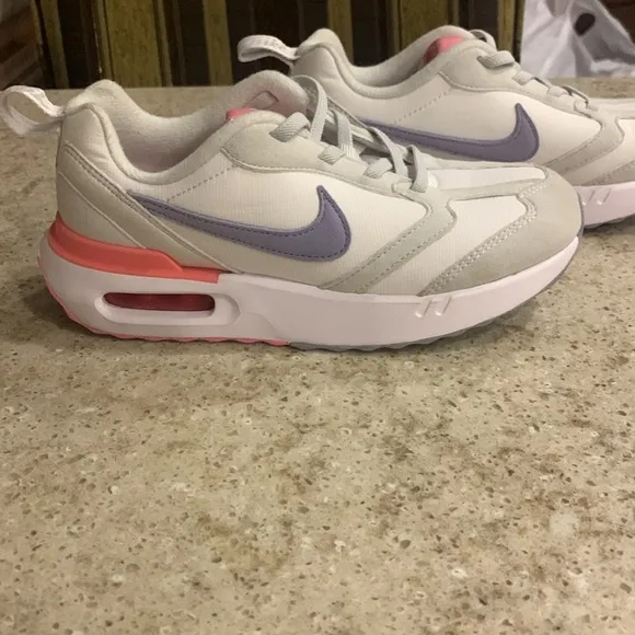 NWOT Toddler Nike Air Max Dawn Sneakers Size 1.5