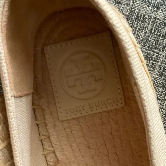 NWOT Tory Burch Cream and Brown Espadrilles with Woven Toe.Size 8M. Never worn.