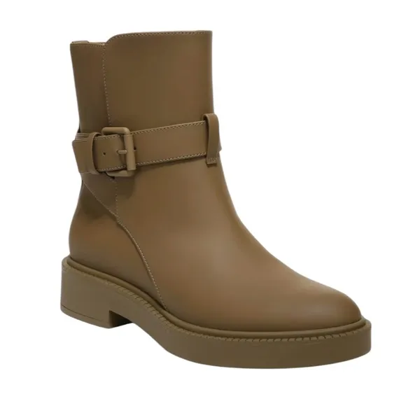 NWOT Vince Kaelyn Waterproof Pull on Boots – Sz 9