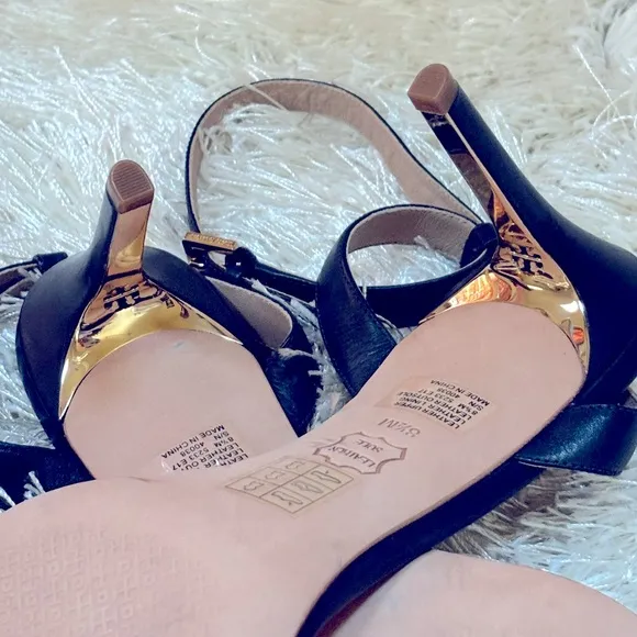 NWOT…Tory Burch Navy Ankle Strap Sandal, S/N 40038