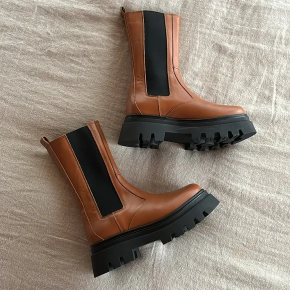 NWT Alohas All Rounder Chelsea Boots