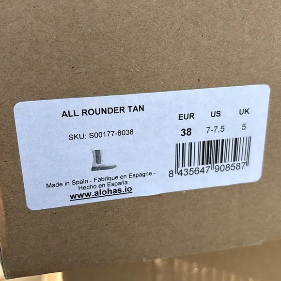 NWT Alohas All Rounder Chelsea Boots