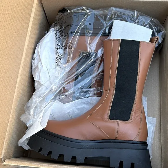 NWT Alohas All Rounder Chelsea Boots