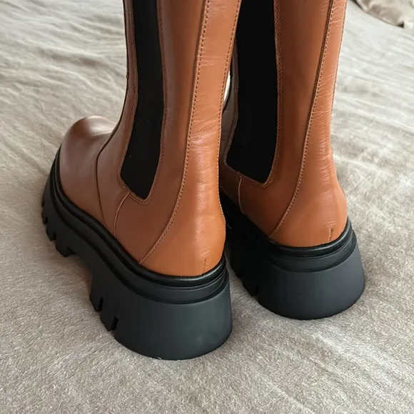 NWT Alohas All Rounder Chelsea Boots