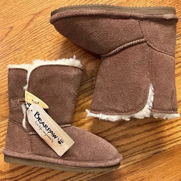 NWT Bearpaw Boots, Brown