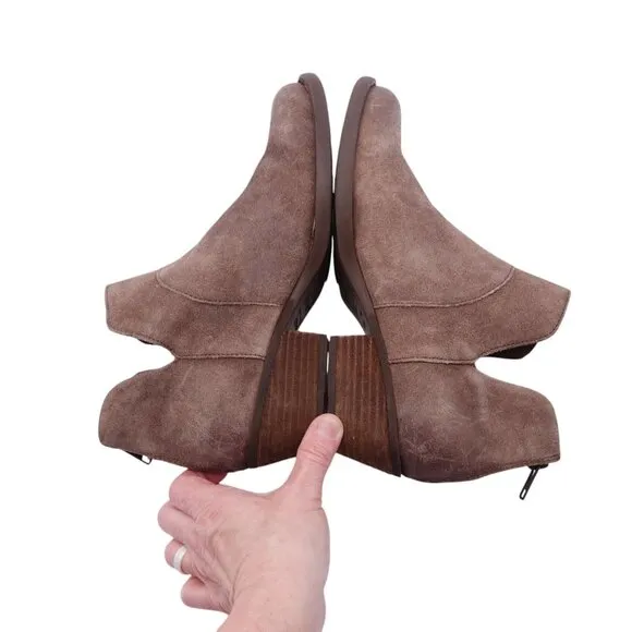 NWT Born Shari Bootie Ankle Boots Sz 8M Brown Suede Leather Stacked Heel Pull On