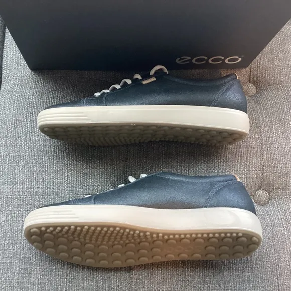 NWT Ecco Women's Soft 7 Sneakers, size US 8/EU 39