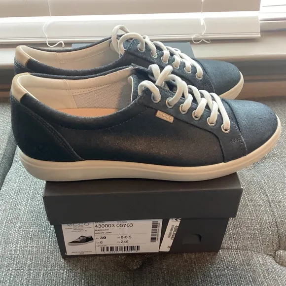 NWT Ecco Women's Soft 7 Sneakers, size US 8/EU 39