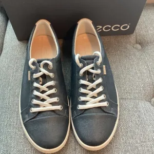 NWT Ecco Women's Soft 7 Sneakers, size US 8/EU 39