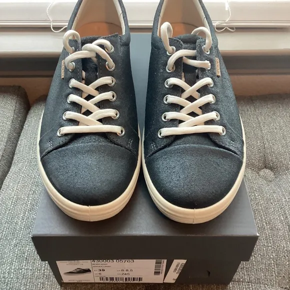 NWT Ecco Women's Soft 7 Sneakers, size US 8/EU 39