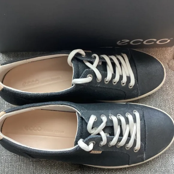 NWT Ecco Women's Soft 7 Sneakers, size US 8/EU 39