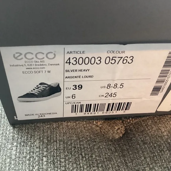 NWT Ecco Women's Soft 7 Sneakers, size US 8/EU 39