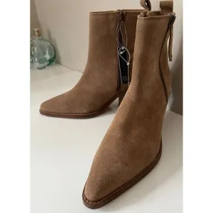 NWT House of Harlow tan suede cowgirl boots. Size 8.