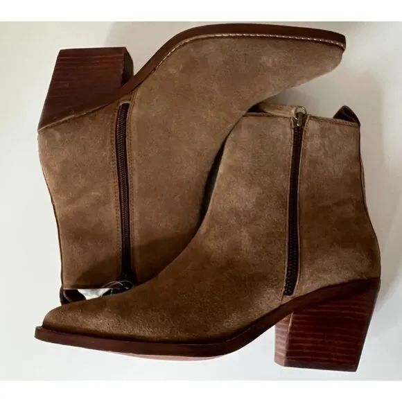 NWT House of Harlow tan suede cowgirl boots. Size 8.