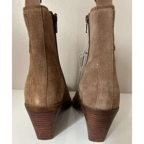 NWT House of Harlow tan suede cowgirl boots. Size 8.