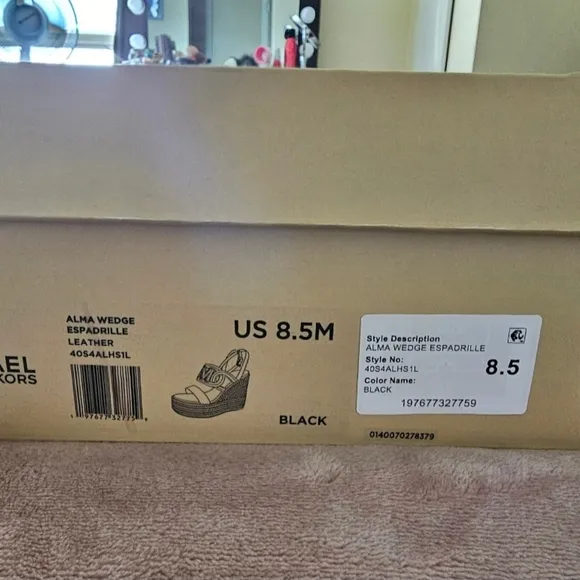 NWT Michael Kors Platform Sandals