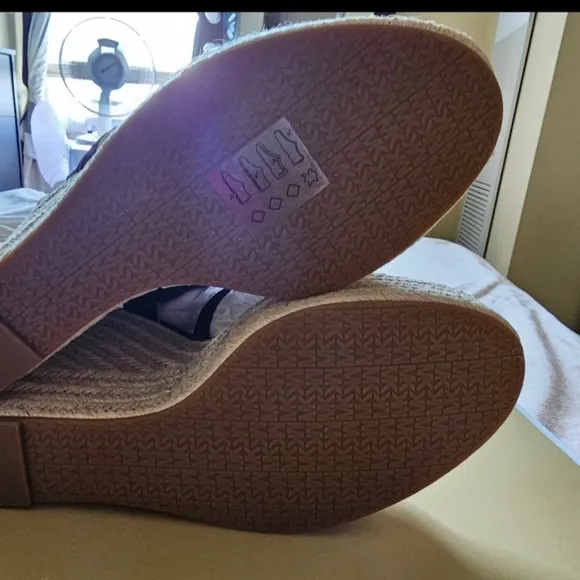 NWT Michael Kors Platform Sandals