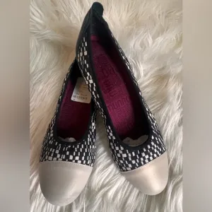 NWT MUNRO - Henlee Black &amp; Pearl Cream Slip On Ballet Flats Sz 9