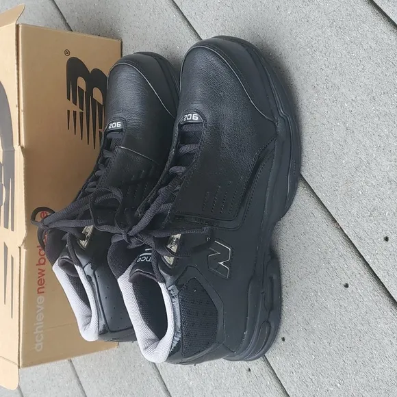 NWT New Balance Team 902 Basketball Sneakers BB902BK