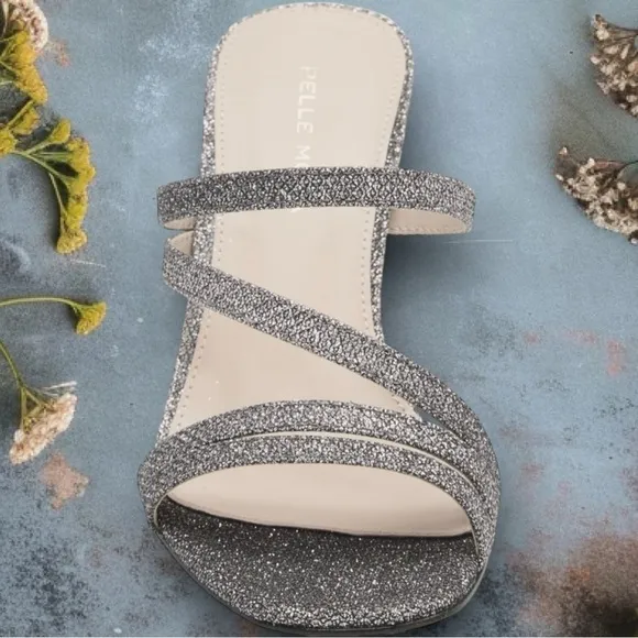 NWT Pelle Moda ‘Ostin’ Heeled Sandals in “Pewter” Metallic Size 9.5