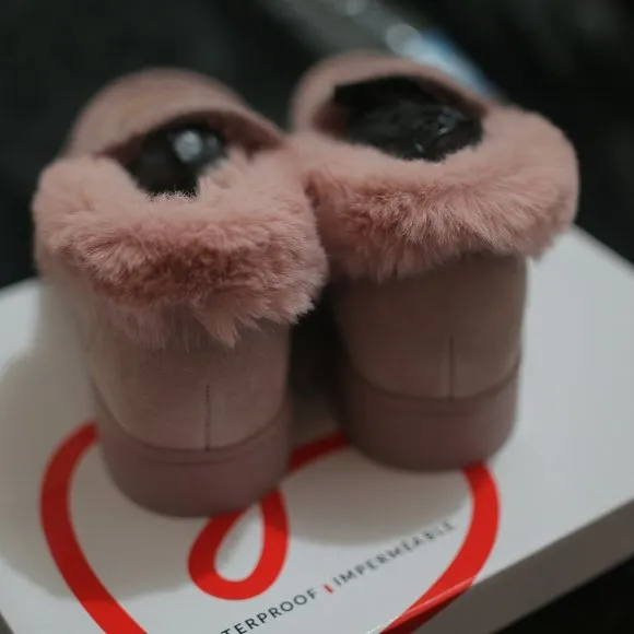 NWT Pink Embellished Waterproof Faux-Fur &amp; Genuine Suede Mocassin Sneakers.