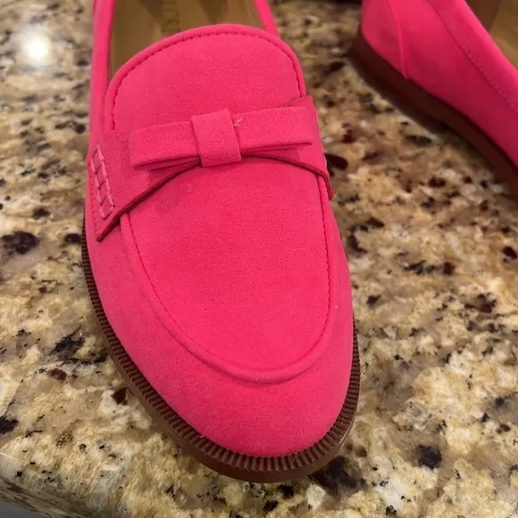 NWT STILL IN THE BOX, J.CREW, HOT PINK OR FUCHSIA BOW LOAFERS SIZE 9 WOMEN’S