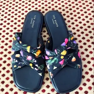 NWT Ted Baker London  &quot;Ashina&quot; Floral Knott  Sandal