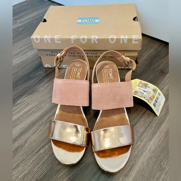 NWT TOMS Sandals, Size 7