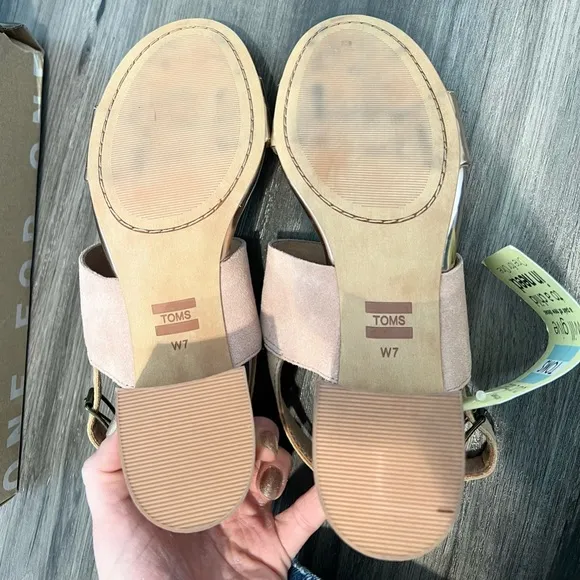 NWT TOMS Sandals, Size 7