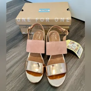 NWT TOMS Sandals, Size 7