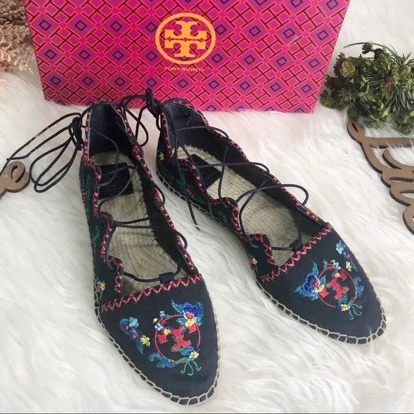 NWT Tory Burch Sonoma Embroidered Ghillie Flats