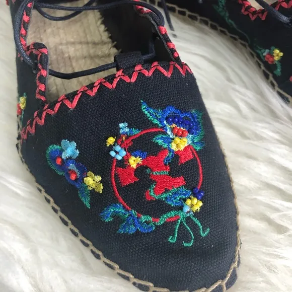 NWT Tory Burch Sonoma Embroidered Ghillie Flats